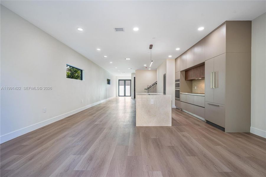 Spacious, unfurnished interior of a new home in , Miami (Image 49).