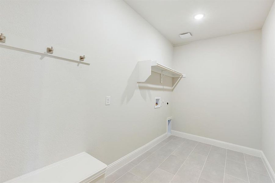 Spacious, unfurnished interior of a new home in Star Ranch, Godley (Image 30).