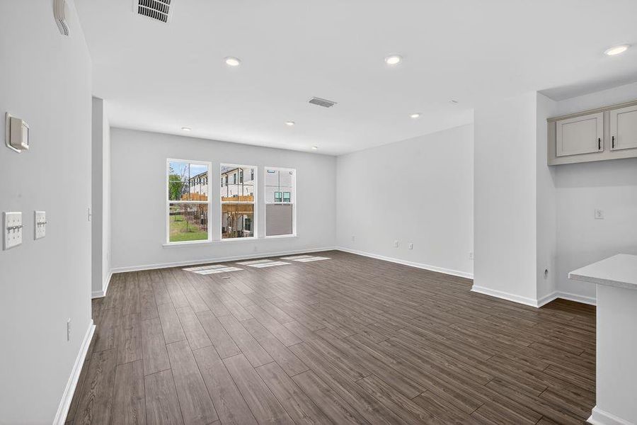 Spacious, unfurnished interior of a new home in Rosewood Farm, Lawrenceville (Image 22).