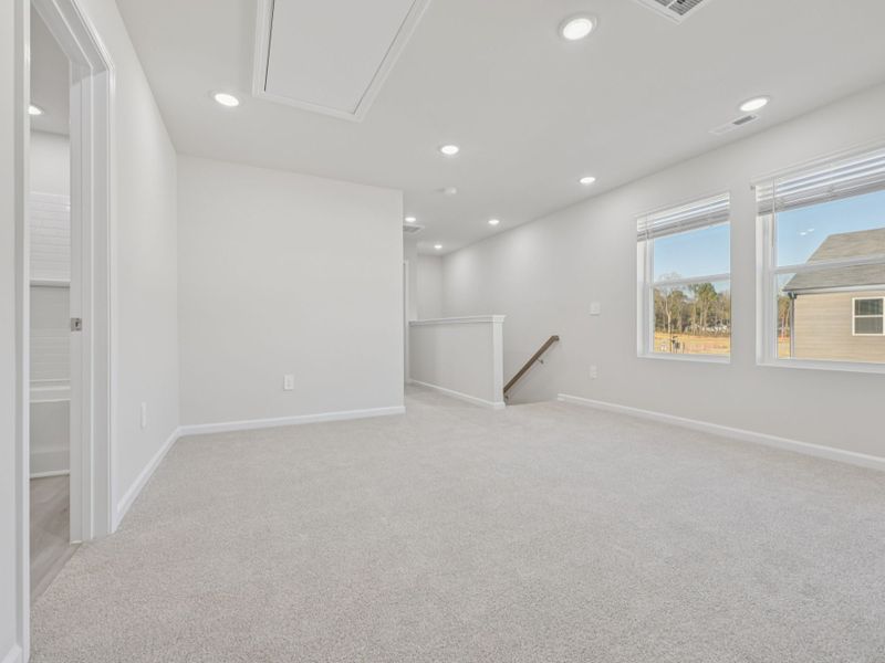 Spacious, unfurnished interior of a new home in The Rows at Buffaloe Reserve, Raleigh (Image 9).