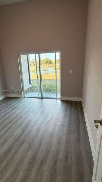 Spacious, unfurnished interior of a new home in , Sebring (Image 26).
