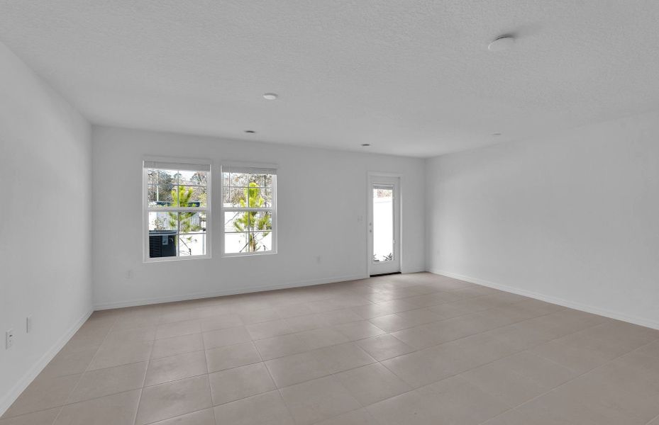 Spacious, unfurnished interior of a new home in Normandy Pines, Jacksonville (Image 17).
