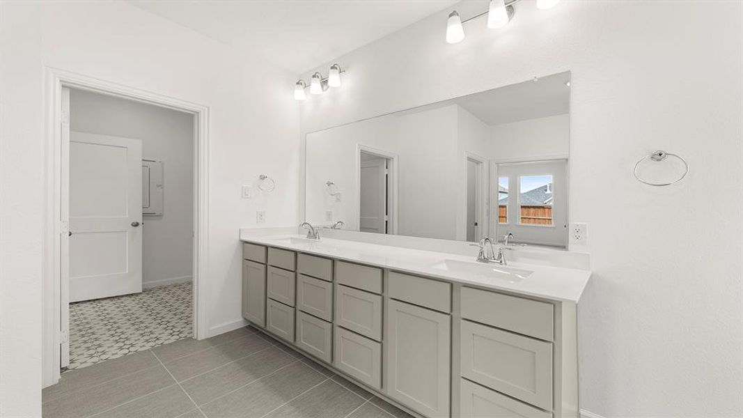 21. 9045 Palafox - Bath (2) 21. 9045 Palafox - Bath (2)