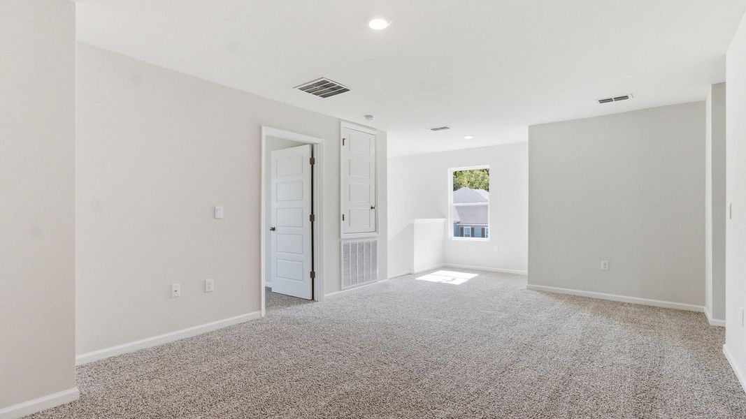 Spacious, unfurnished interior of a new home in Misting Springs, Crawfordville (Image 22).