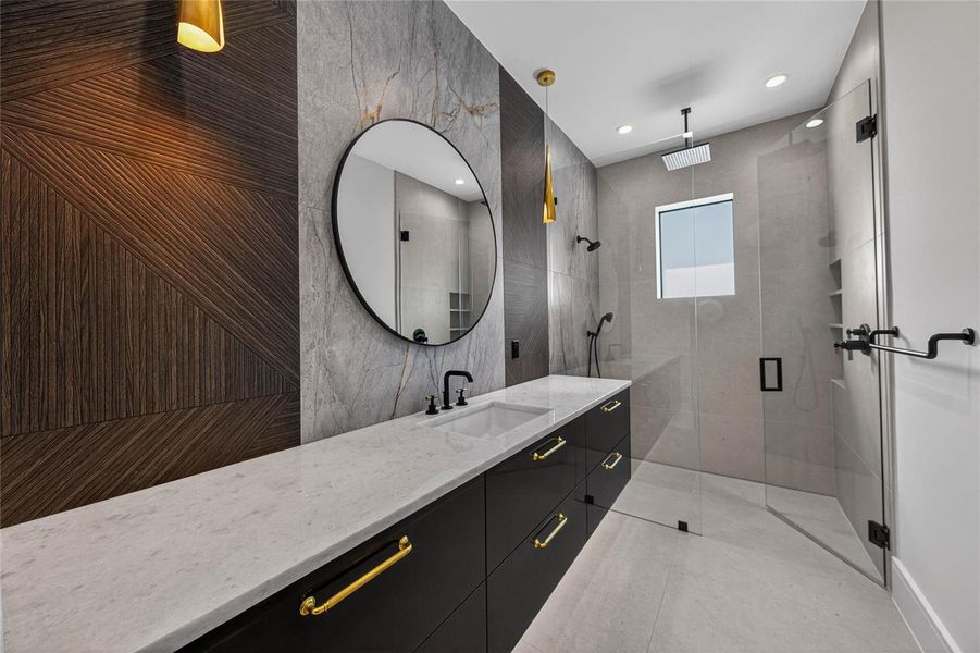 Photo 42 Photo 42
