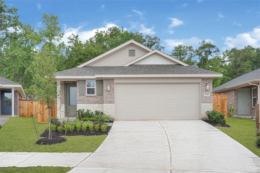 Front exterior of a new home in Stonebrooke, Conroe, TX, highlighting curb appeal (Image 14).