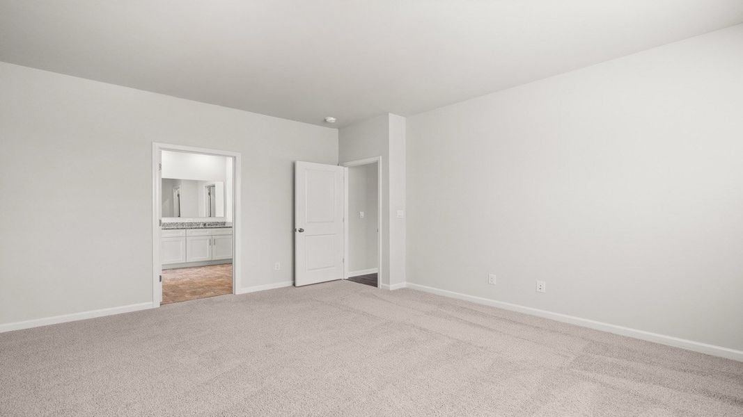 Spacious, unfurnished interior of a new home in Estates at Deer Hollow, Grovetown (Image 32).