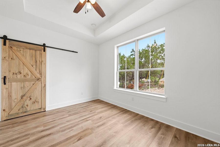 Spacious, unfurnished interior of a new home in , Canyon Lake (Image 18).