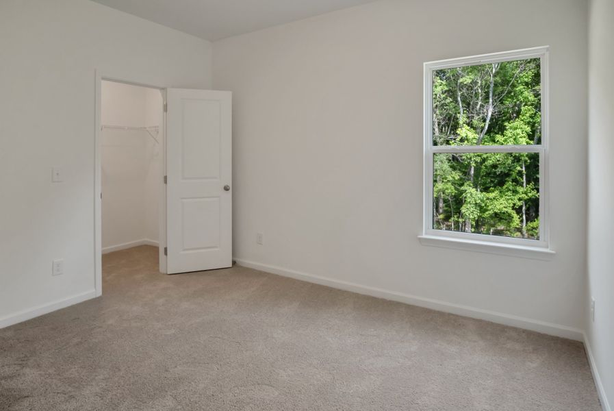 Spacious, unfurnished interior of a new home in Marlin Pointe, White House (Image 17).