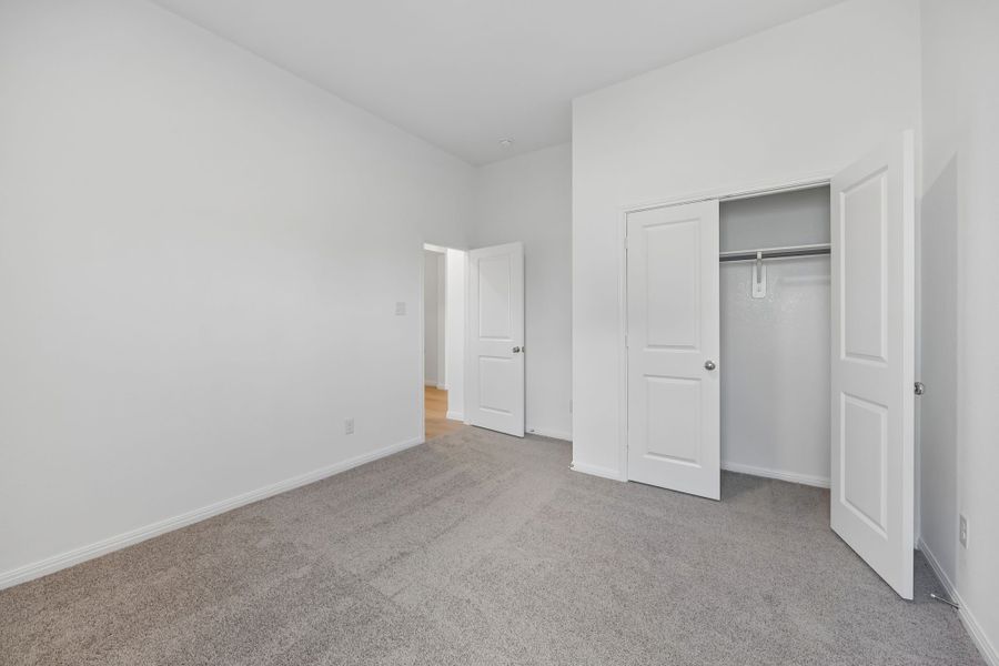 Spacious, unfurnished interior of a new home in Riviera Pines, Huffman (Image 32).