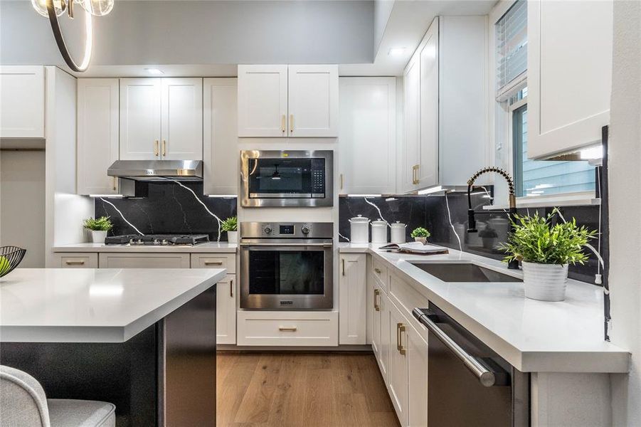 Built-in SS dish washer, oven, and microwave