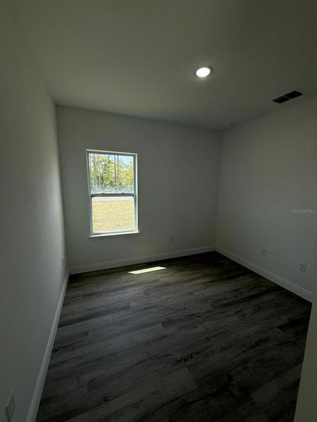 Spacious, unfurnished interior of a new home in , Ocala (Image 8).