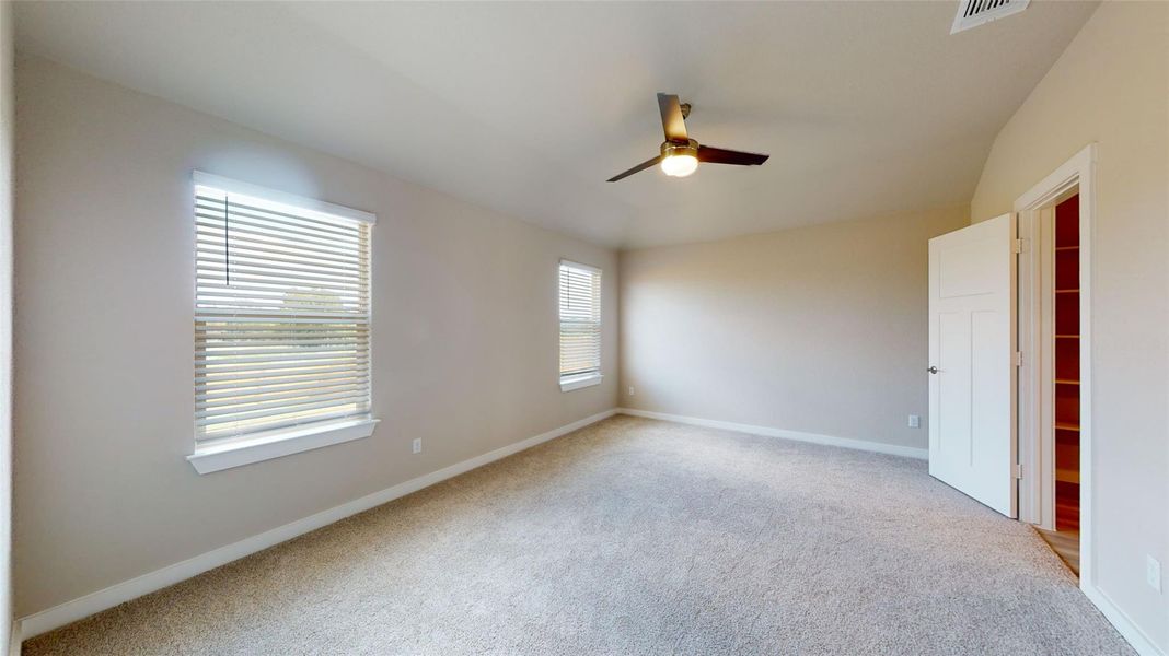 Spacious, unfurnished interior of a new home in Yowell Ranch, Killeen (Image 18).