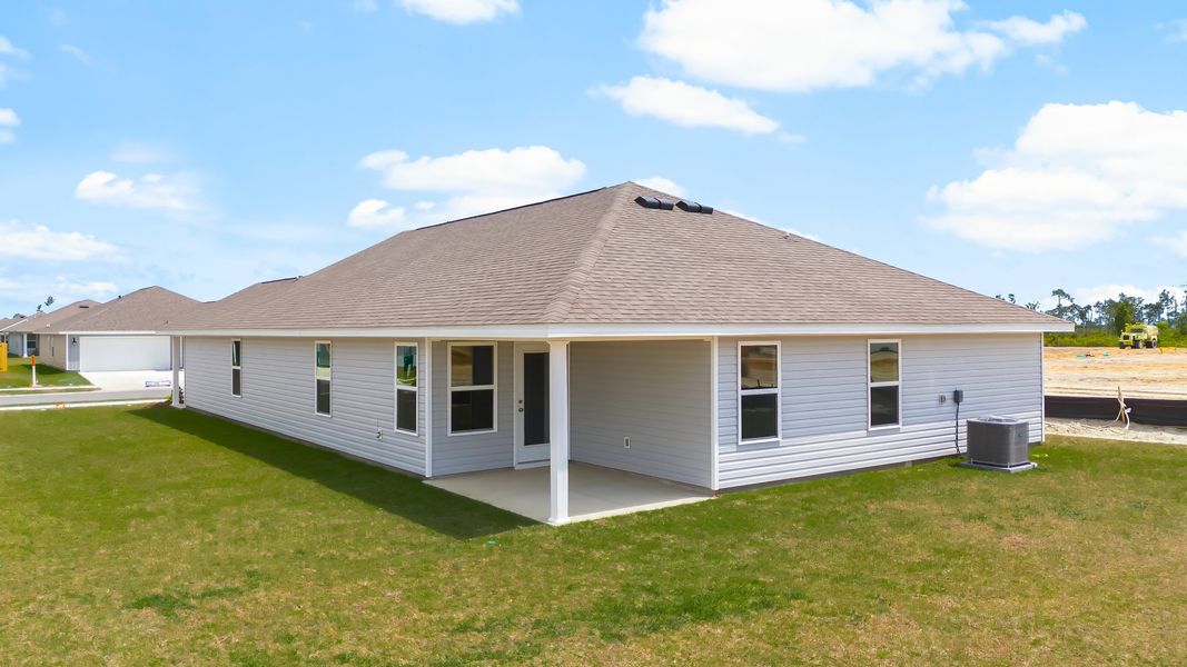 Exterior details and patio area of a home in Park Place, Panama City (Image 17).