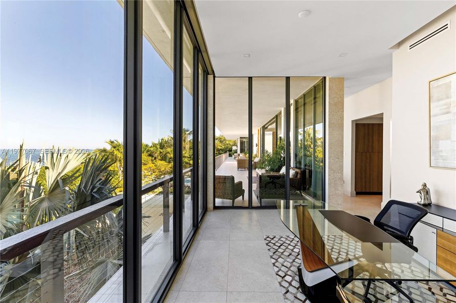 Exterior details and patio area of a home in , Marathon (Image 10).