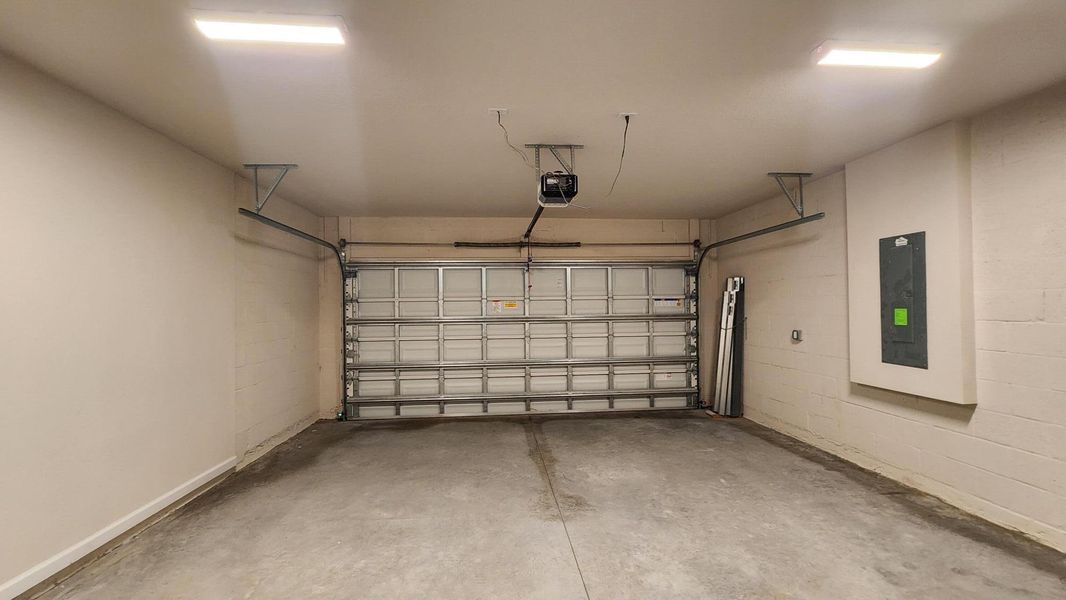 Spacious, unfurnished interior of a new home in , Fort Pierce (Image 14).