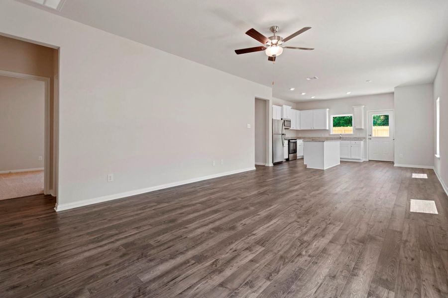 Spacious, unfurnished interior of a new home in Wayside Village, Houston (Image 10).