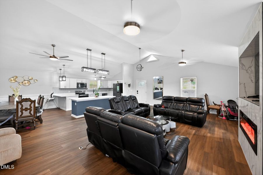 10_1696_James_Winston_Rd-Living_room-794