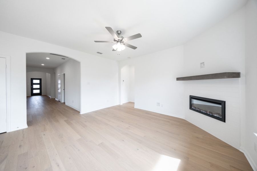 Spacious, unfurnished interior of a new home in Verandah, Royse City (Image 21).