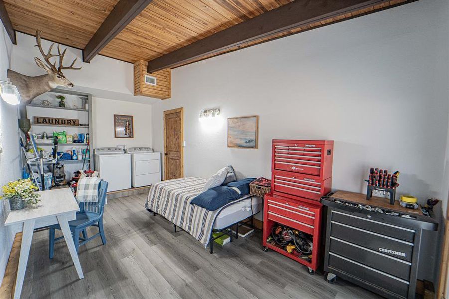 Flexible bunk room/ office/ guest space Flexible bunk room/ office/ guest space