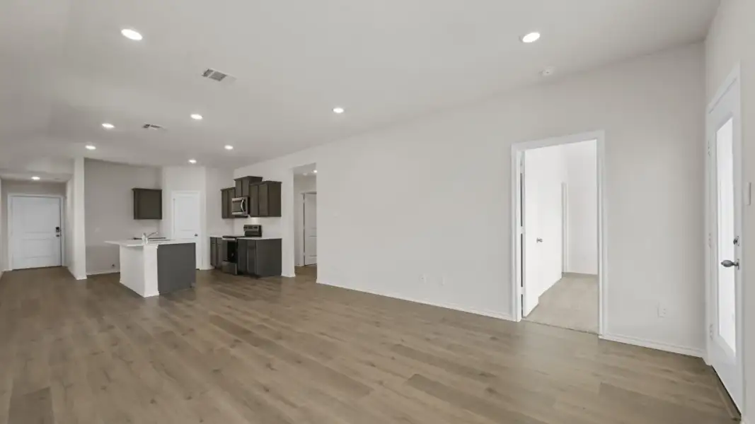 Spacious, unfurnished interior of a new home in Wildcat Ranch, Crandall (Image 21).