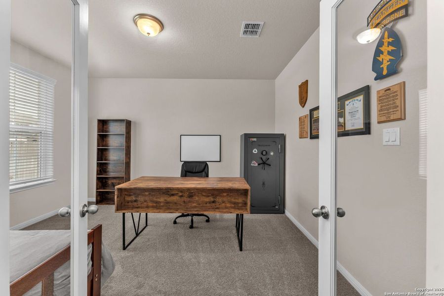 Furnished interior view inside a new home in Saddle Creek Ranch, Cibolo (Image 37). Furnished interior view inside a new home in Saddle Creek Ranch, Cibolo (Image 37).