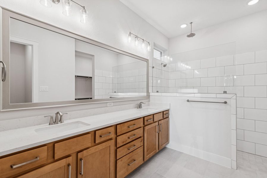 Furnished interior view inside a new home in The Highlands 40', Porter (Image 7). Furnished interior view inside a new home in The Highlands 40', Porter (Image 7).