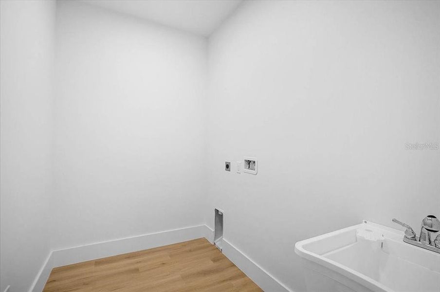 Spacious, unfurnished interior of a new home in , North Port (Image 21).