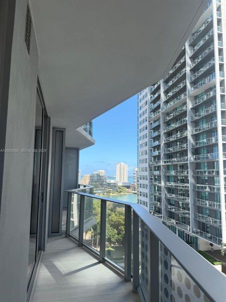 Condo located in Miami, FL showcasing its design and architecture (Image 18).