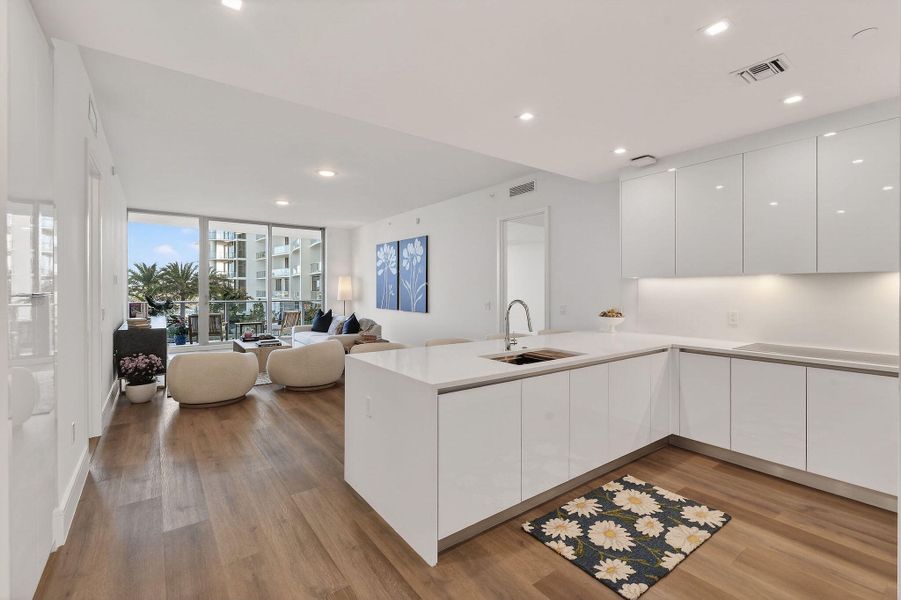 220LakeShoreDr#715(1)