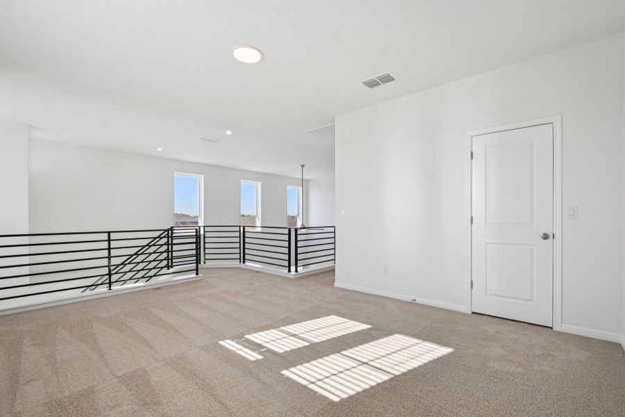 Spacious, unfurnished interior of a new home in Porter Country, Buda (Image 21).