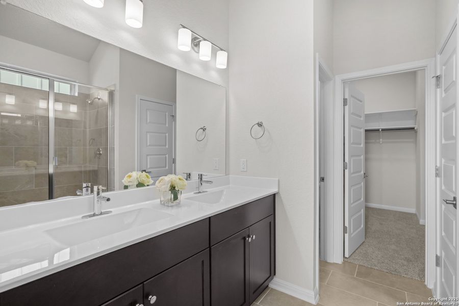 Furnished interior view inside a new home in Weltner Farms, New Braunfels (Image 12).