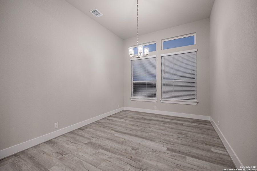 Spacious, unfurnished interior of a new home in Mesa Western, Cibolo (Image 29).