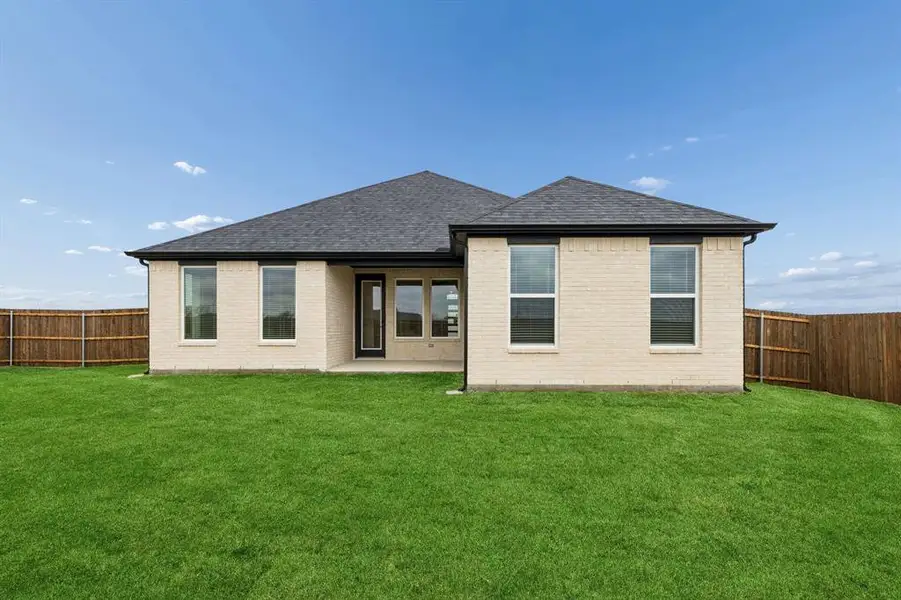 Exterior details and patio area of a home in Brahman Ranch, Venus (Image 3).