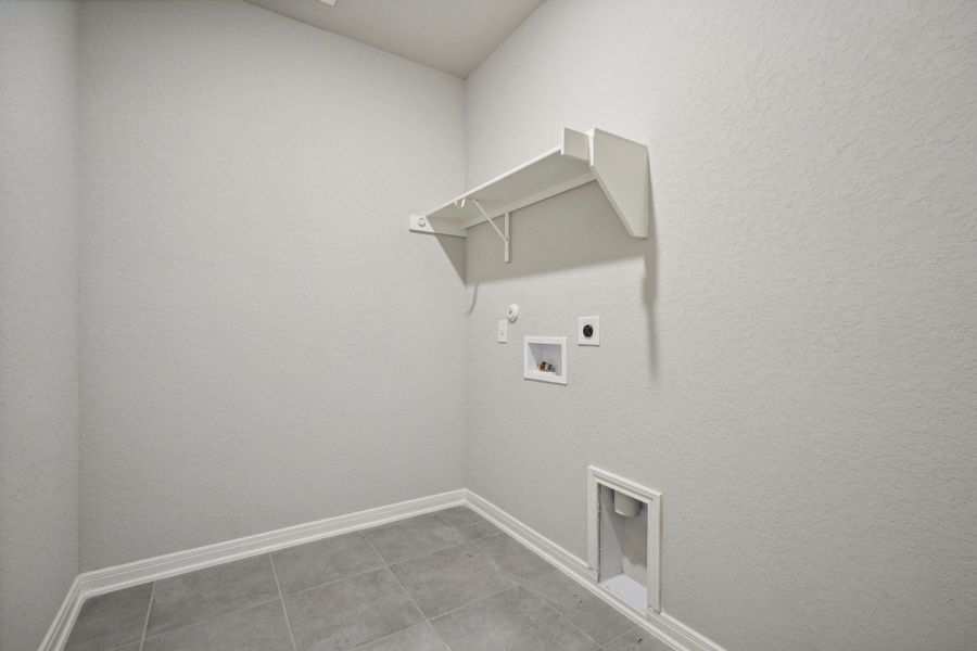 Spacious, unfurnished interior of a new home in Kingdom Heights, Rosenberg (Image 32).