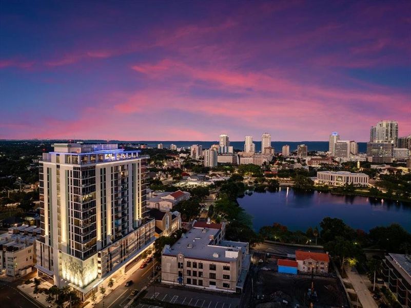 Condo located in St. Petersburg, FL showcasing its design and architecture (Image 22).