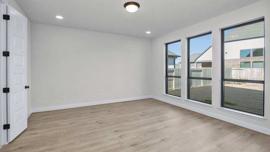 Spacious, unfurnished interior of a new home in Riceland, Mont Belvieu (Image 13).