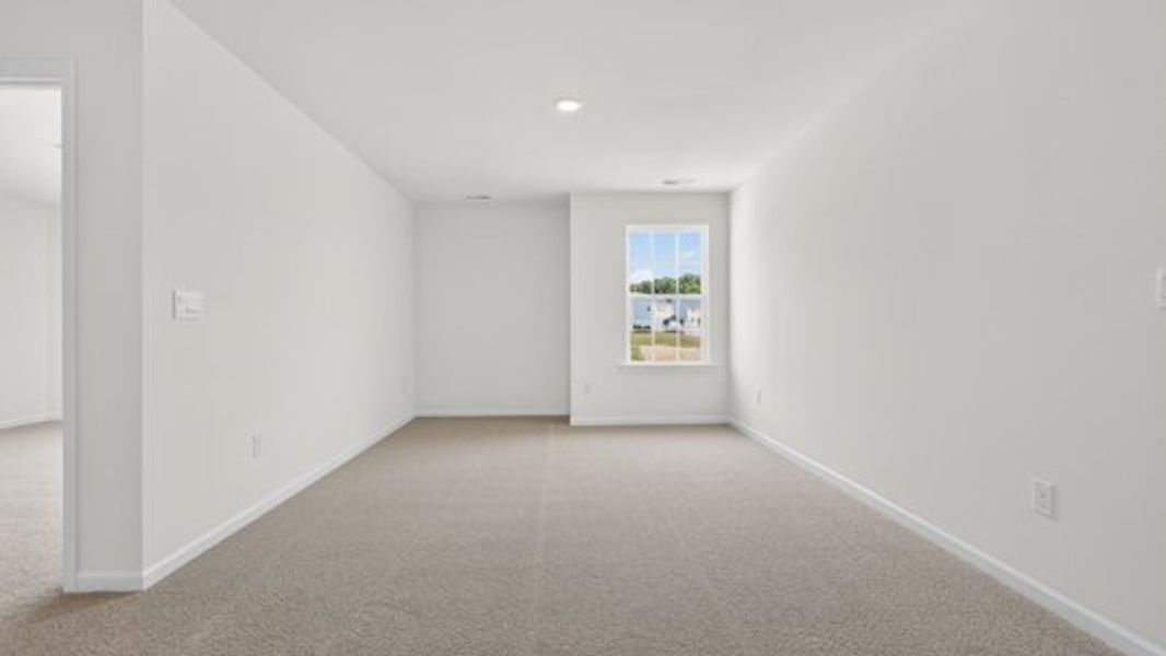 Spacious, unfurnished interior of a new home in Shahbain Reserve, Raeford (Image 20).