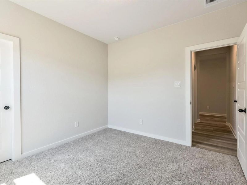 Spacious, unfurnished interior of a new home in Sundance Cove, Crosby (Image 31).