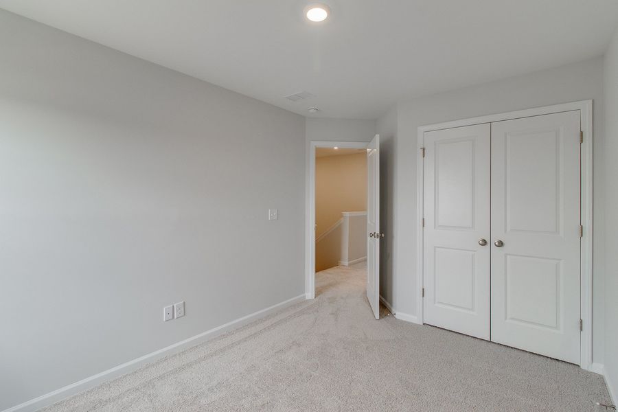 Spacious, unfurnished interior of a new home in Astoria, Columbia (Image 26).
