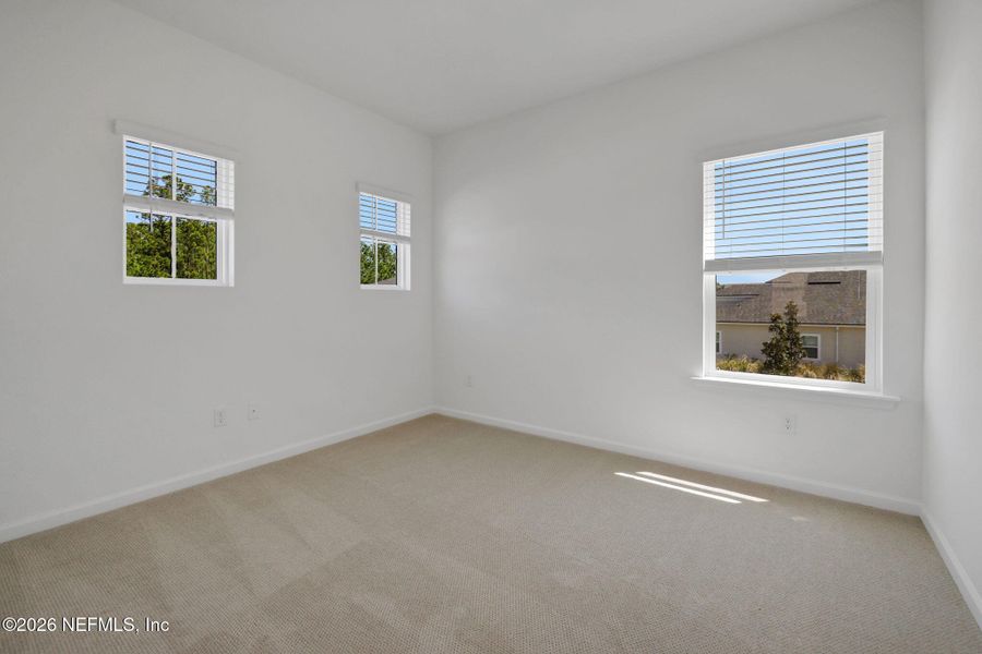 Spacious, unfurnished interior of a new home in Hyland Trail, Green Cove Springs (Image 19).