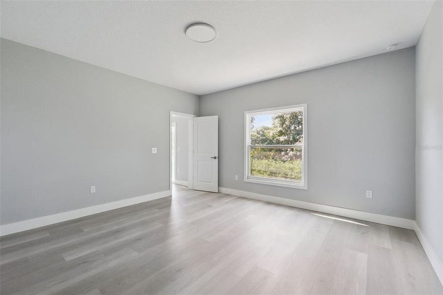Spacious, unfurnished interior of a new home in , Davenport (Image 14).