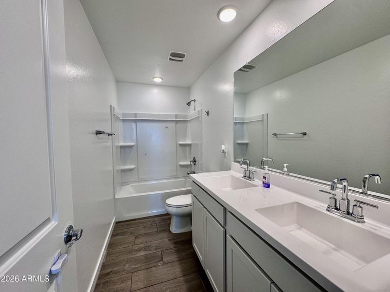 Double Vanity Bath