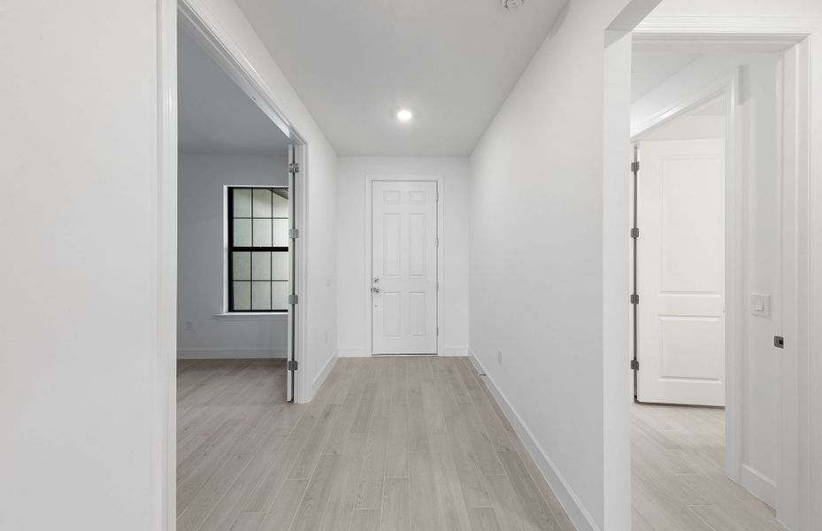 Spacious, unfurnished interior of a new home in Del Webb Naples, Immokalee (Image 11).