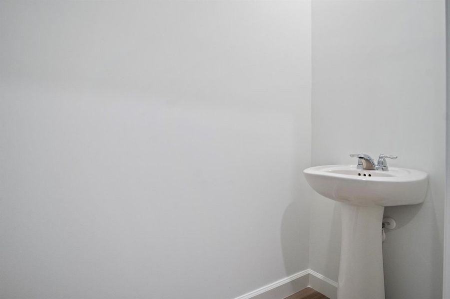 Half bathroom R.jpg-FULL