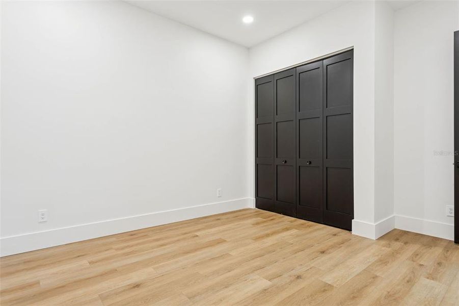 Spacious, unfurnished interior of a new home in , Tampa (Image 83).