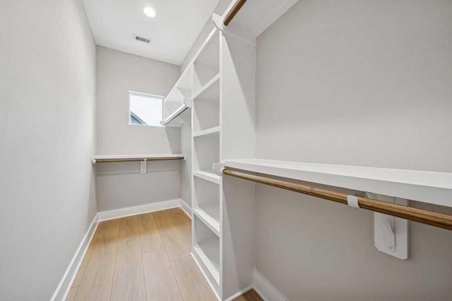 Spacious, unfurnished interior of a new home in , Houston (Image 15).