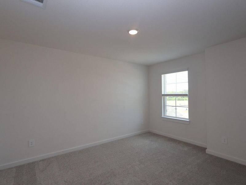Spacious, unfurnished interior of a new home in Lone Star Landing, Montgomery (Image 21).