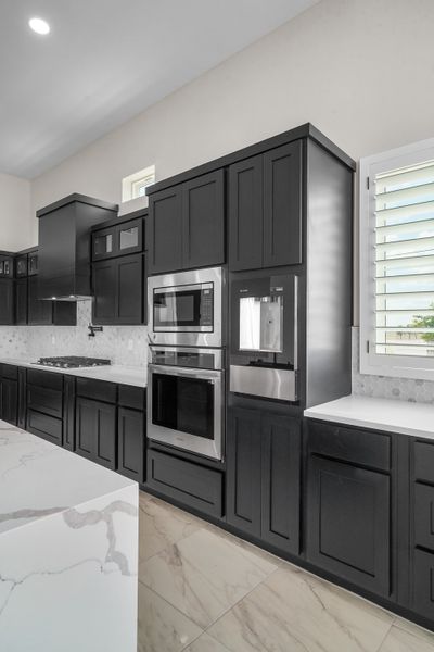 Furnished interior view inside a new home in Verdancia, El Paso (Image 9).