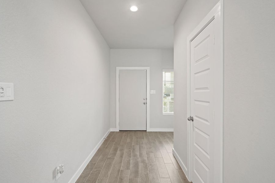 Spacious, unfurnished interior of a new home in Grand Oaks Village, Houston (Image 19). Spacious, unfurnished interior of a new home in Grand Oaks Village, Houston (Image 19).